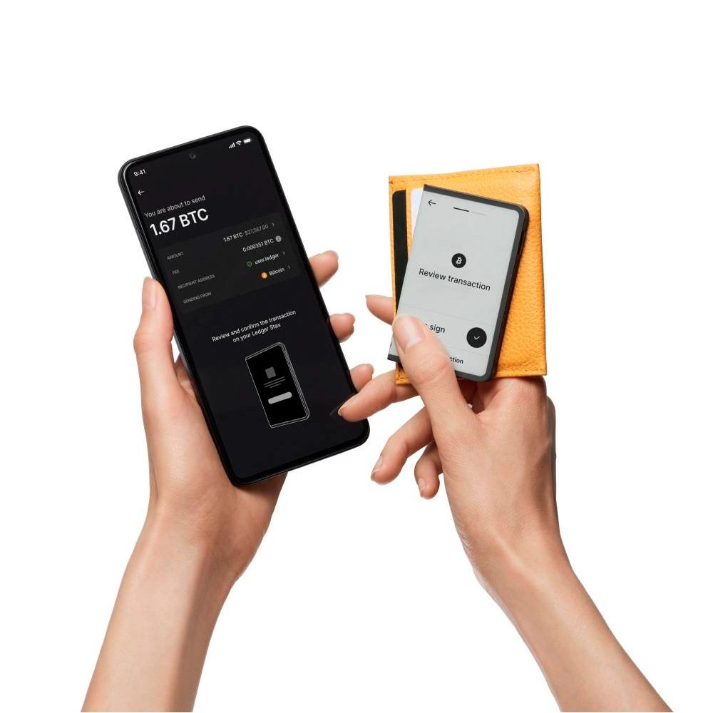 Imagem 4 de 6 do produto Carteira para Criptomoedas Ledger Stax, com Ledger Recovery Key, Preta - STAX-RK-ESDEPTIT