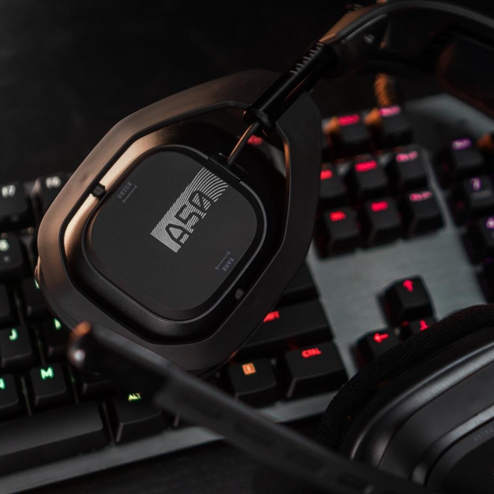 Imagem 10 de 11 do produto Headset Gamer Sem Fio Astro A50 + Base Station Gen 4 com Áudio Dolby para PS4, PC, Mac - Preto/Prata - 939-001674
