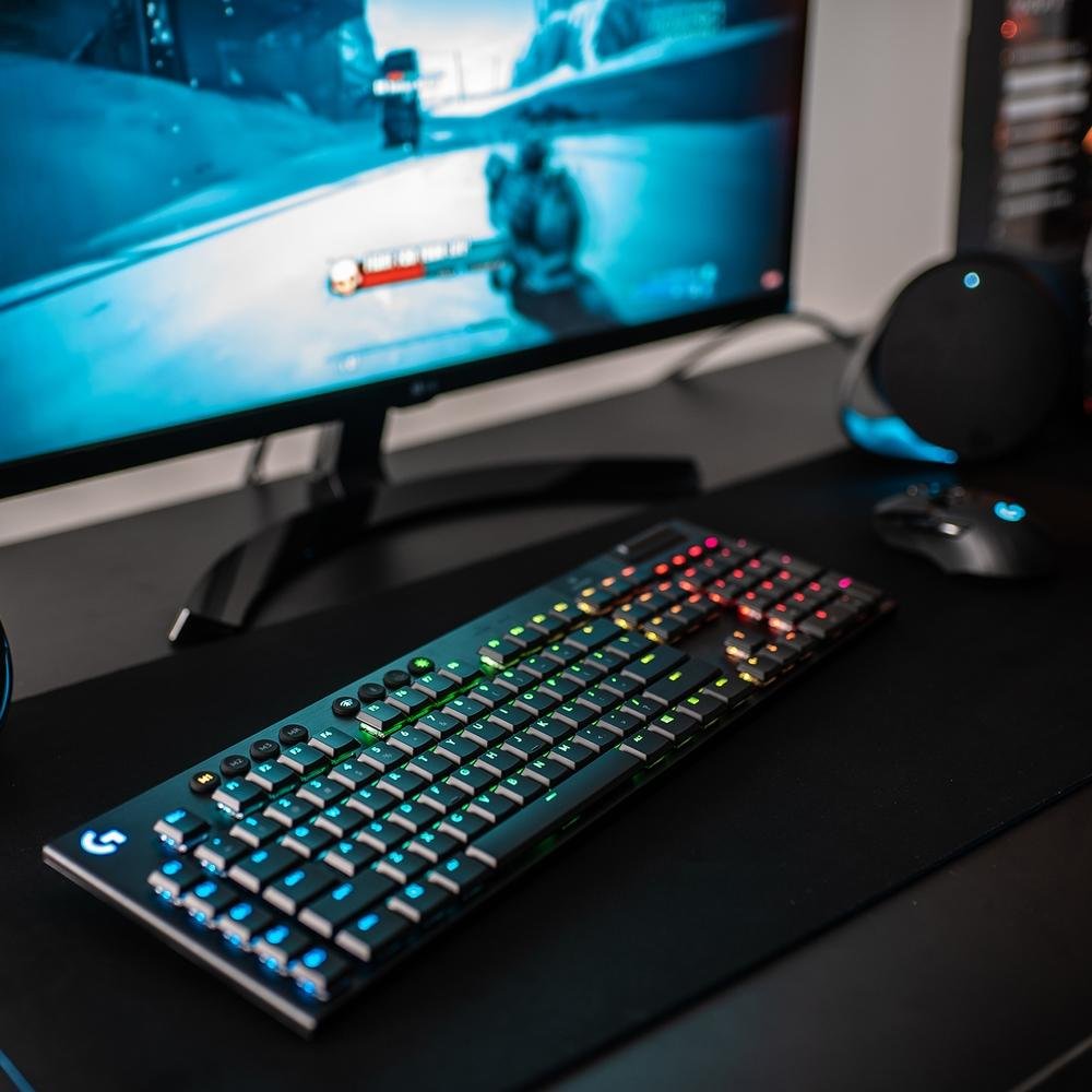 Imagem 8 de 9 do produto Teclado Mecânico Gamer Sem Fio Logitech G915 LIGHTSPEED RGB LIGHTSYNC, USB ou Bluetooth, Ultrafino, Switch GL Tactile, Preto - 920-008902