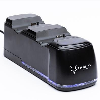 Preparado(a) para jogar mais? Com o Carregador e Suporte Para Controle PS4 Husky Gaming Storm, seu controle estará sempre carregado para a próxima gam