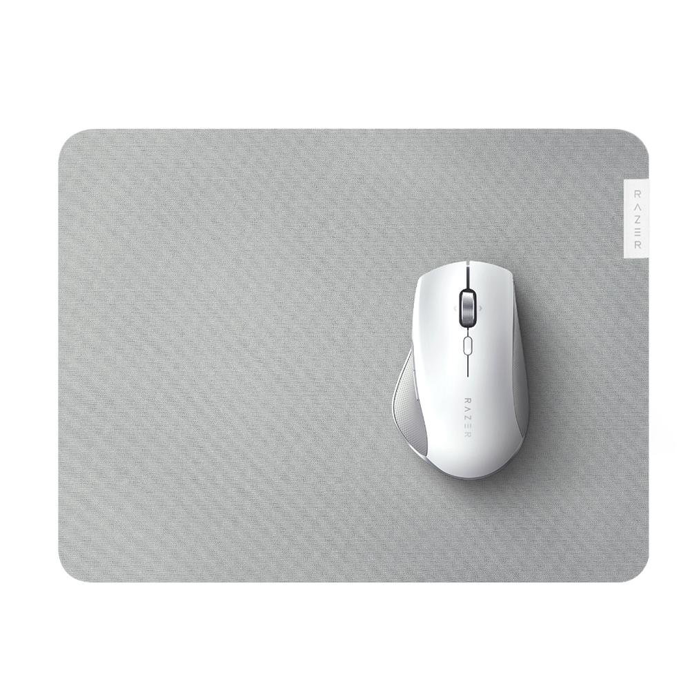 Mousepad Razer Pro Glide, Control, Médio (360x275mm), Mercury White - RZ02-03331500-R3U1 Mousepad Razer Pro Glide, Control, Médio (360x275mm), Mercury White - RZ02-03331500-R3U1
