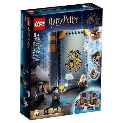 LEGO Harry Potter Momento de Hogwarts: Aula de encantos (76385) é uma sala de aula de Hogwarts dentro das capas de um conjunto de jogos de livros cons