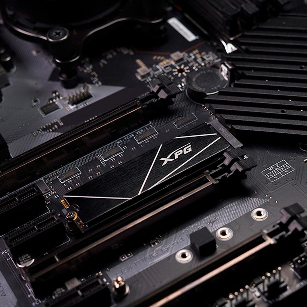 SSD XPG S70 Blade, 2TB, PCIe Gen4x4, M.2 NVMe, Leitura: 7400MB/s e Gravação: 6400MB/s, 3D NAND, Preto - AGAMMIXS70B-2T-CS SSD XPG S70 Blade, 2TB, PCIe Gen4x4, M.2 NVMe, Leitura: 7400MB/s e Gravação: 6400MB/s, 3D NAND, Preto - AGAMMIXS70B-2T-CS