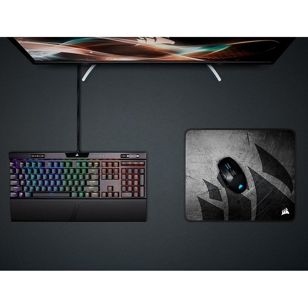Imagem 8 de 12 do produto Mousepad Gamer Corsair MM300 PRO, Médio (360x300mm), Resistente a Respingos  - CH-9413631-WW
