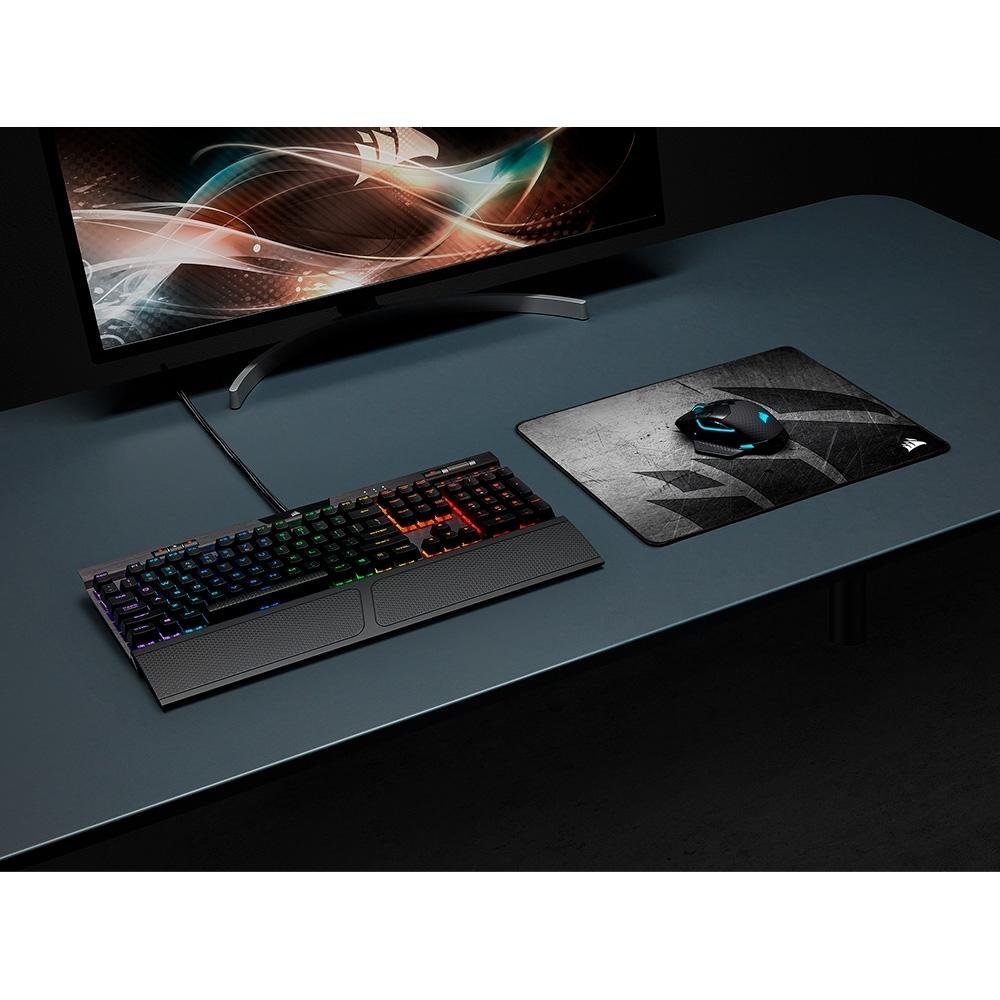 Imagem 9 de 12 do produto Mousepad Gamer Corsair MM300 PRO, Médio (360x300mm), Resistente a Respingos  - CH-9413631-WW