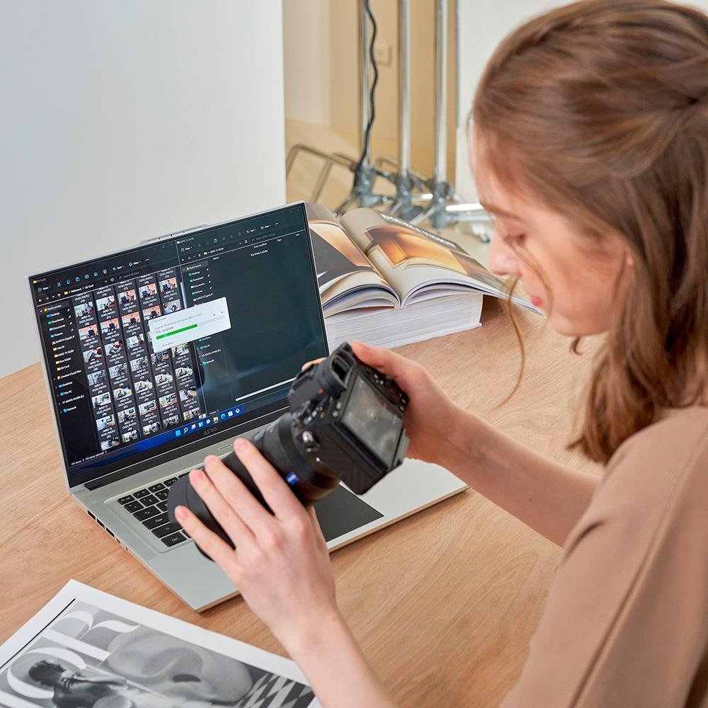 Imagem 9 de 12 do produto Notebook Gamer Gigabyte AERO 16 Intel Core i7-12700H, 16GB RAM, GeForce RTX3070 Ti, SSD 1TB, 16 4K UHD OLED, Win 11 Pro, Preto - XE5-73BR934HP