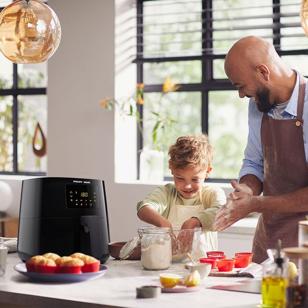 Imagem 22 de 23 do produto Fritadeira Air Fryer Sem Óleo Philips Walita Essential XL Digital, 6.2L, 2000W,  127V, Preto - RI9270/90
