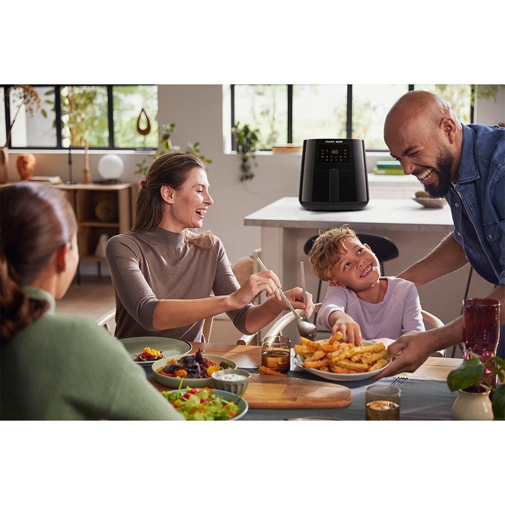 Imagem 18 de 23 do produto Fritadeira Air Fryer Sem Óleo Philips Walita Essential XL Digital, 6.2L, 2000W,  127V, Preto - RI9270/90