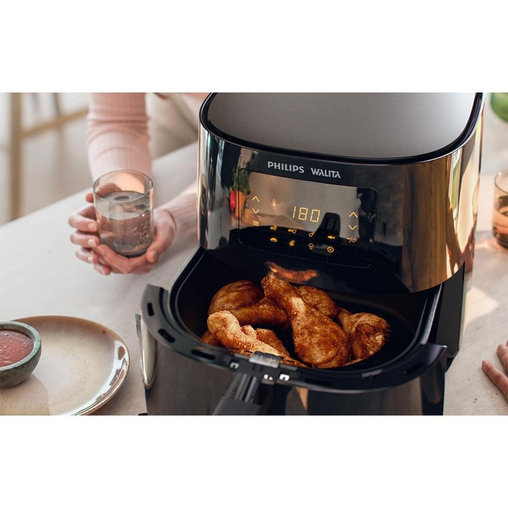 Imagem 14 de 23 do produto Fritadeira Air Fryer Sem Óleo Philips Walita Essential XL Digital, 6.2L, 2000W,  127V, Preto - RI9270/90