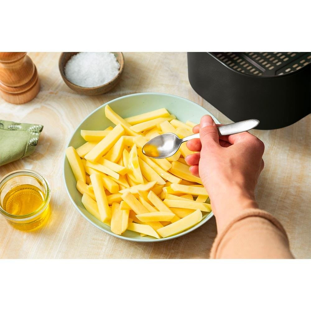 Imagem 12 de 23 do produto Fritadeira Air Fryer Sem Óleo Philips Walita Essential XL Digital, 6.2L, 2000W,  127V, Preto - RI9270/90