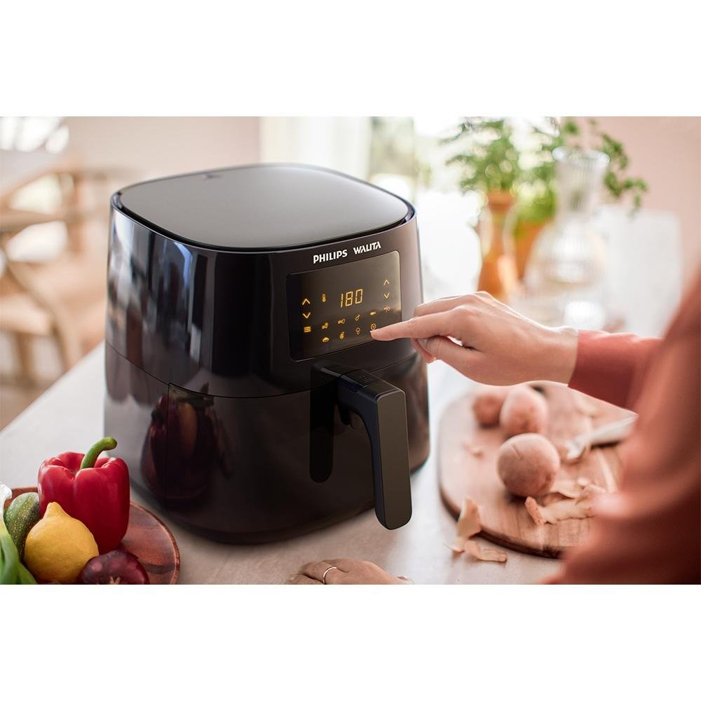 Imagem 9 de 23 do produto Fritadeira Air Fryer Sem Óleo Philips Walita Essential XL Digital, 6.2L, 2000W,  127V, Preto - RI9270/90