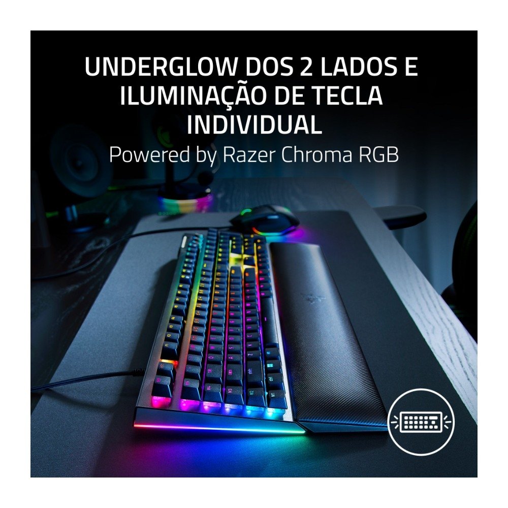 Imagem 3 de 5 do produto Teclado Gamer Mecânico Razer BlackWidow V4, RGB Chroma, Switches Green, Layout US - RZ03-04690200