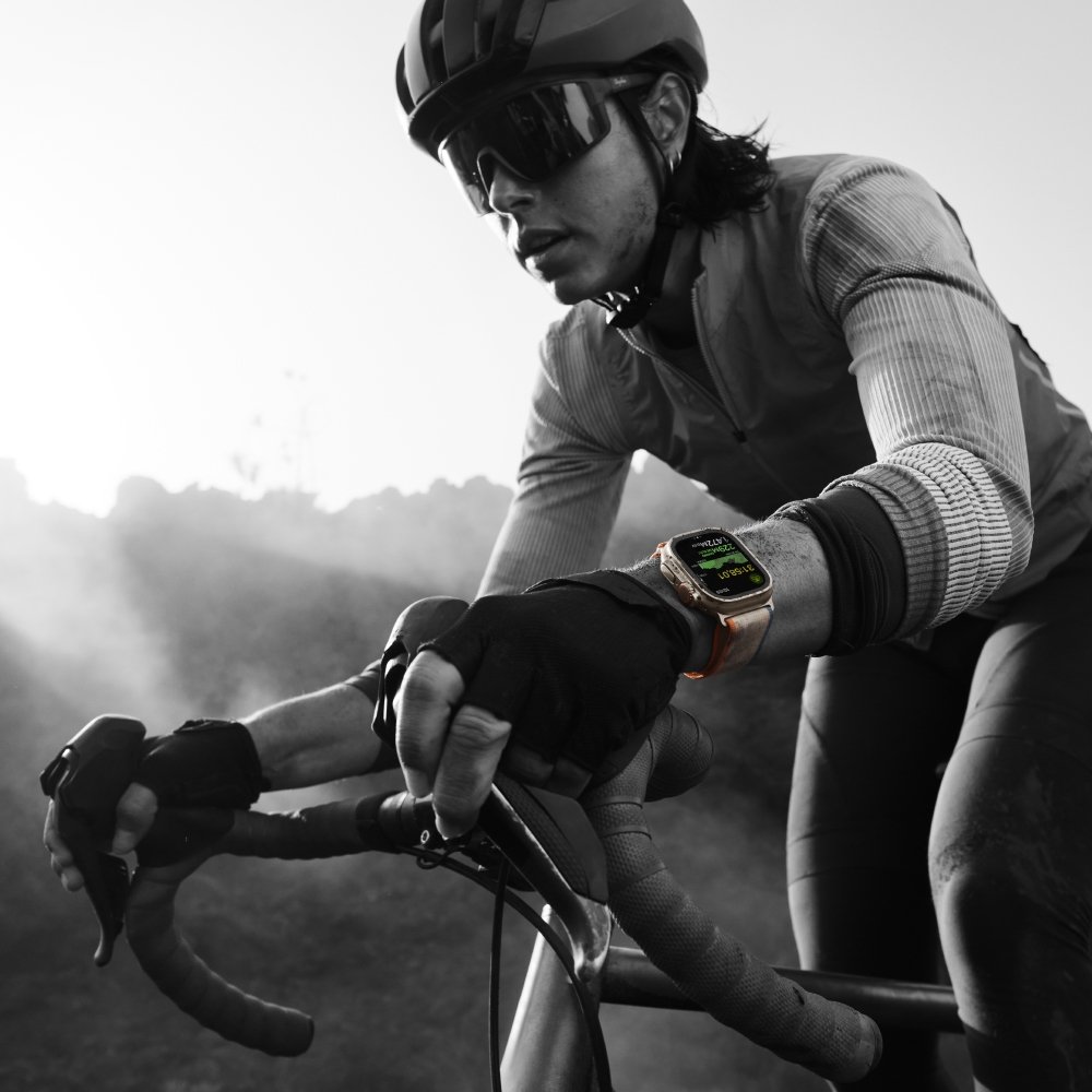 Imagem 5 de 10 do produto Apple Watch Ultra 2 49mm GPS + Cellular, Caixa de Titânio, Pulseira Loop Trail Laranja/bege, Tamanho M/G, Neutro em Carbono - MRF23BZ/A