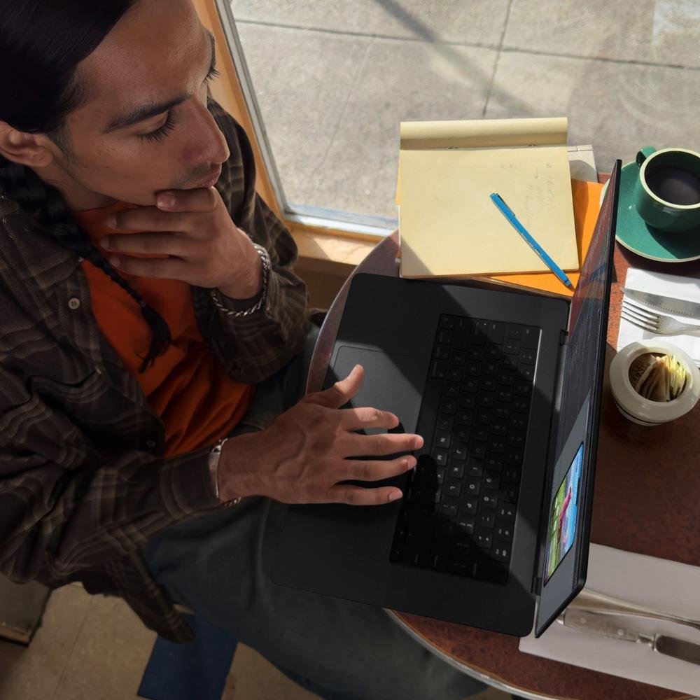 Imagem 8 de 10 do produto MacBook Pro Apple 16", M3 Max, CPU 16 Núcleos, GPU 40 Núcleos, 48GB RAM, SSD 1TB, Prateado - MUW73BZ/A
