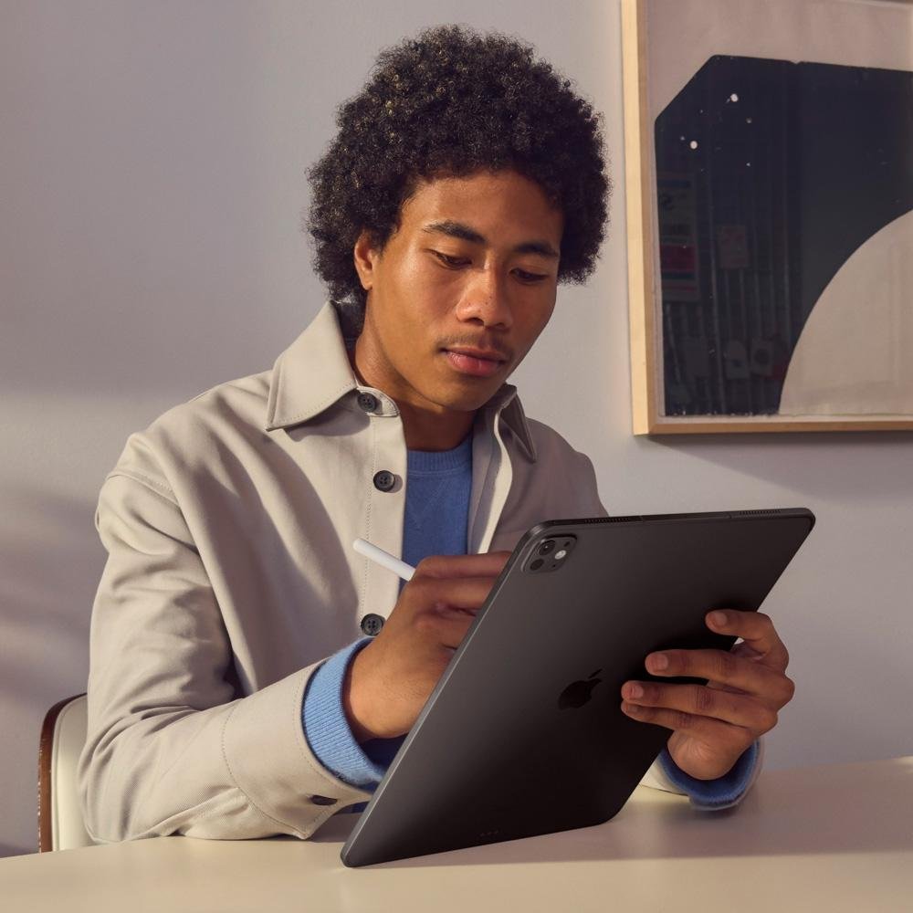 iPad Pro Apple, Tela 13", 256GB, Chip M4, Wi-Fi + Cellular, Câmera Traseira 12MP, iPadOS 17, Prateado - MVXT3BZ/A iPad Pro Apple, Tela 13", 256GB, Chip M4, Wi-Fi + Cellular, Câmera Traseira 12MP, iPadOS 17, Prateado - MVXT3BZ/A