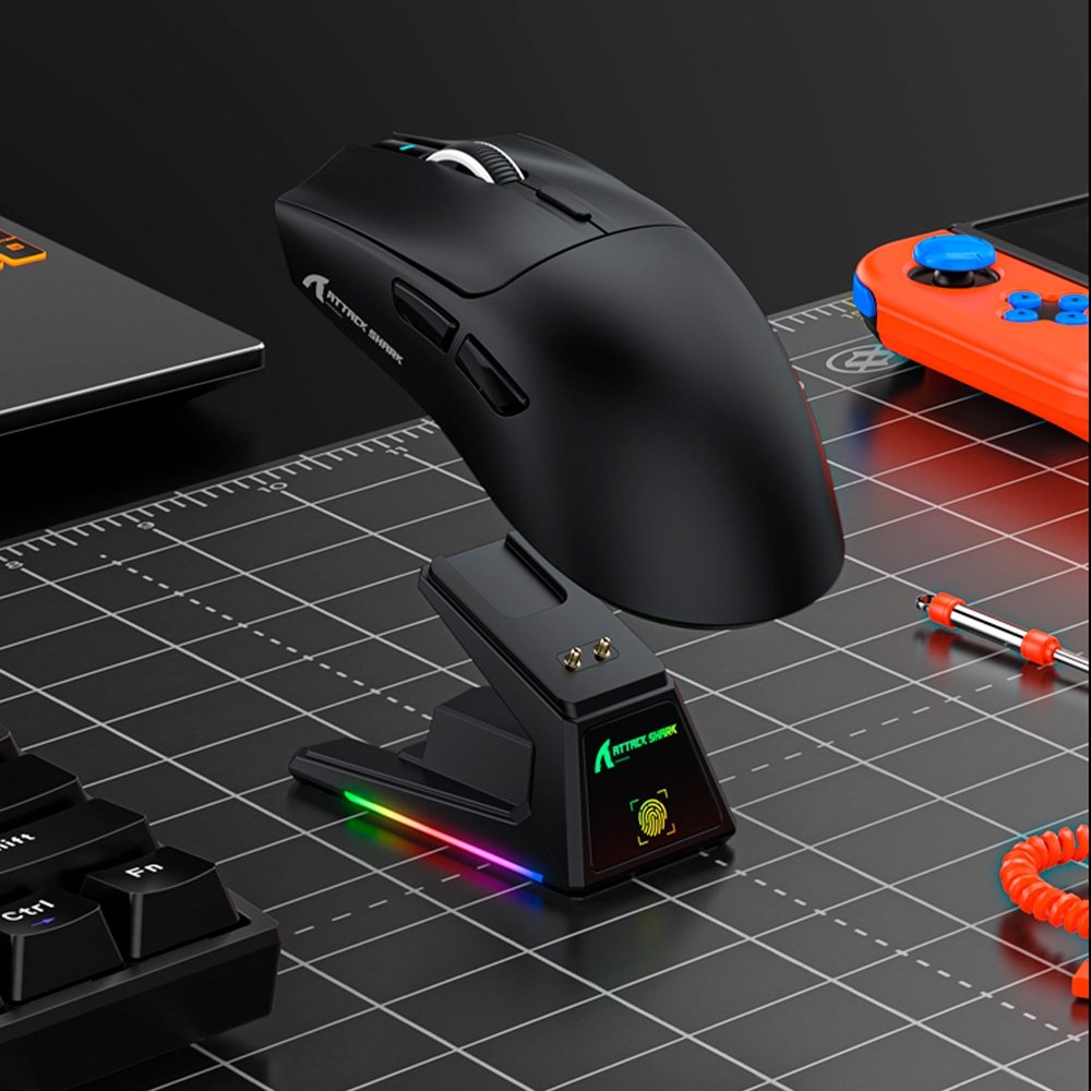 Imagem 5 de 5 do produto Mouse Gamer sem Fio Attack Shark X1 Ultraleve com Base de Carregamento Magnético RGB, Tri-Mode, 40.000 DPI, Sensor Óptico PAW3395 PRO, 6 Botões - Preto