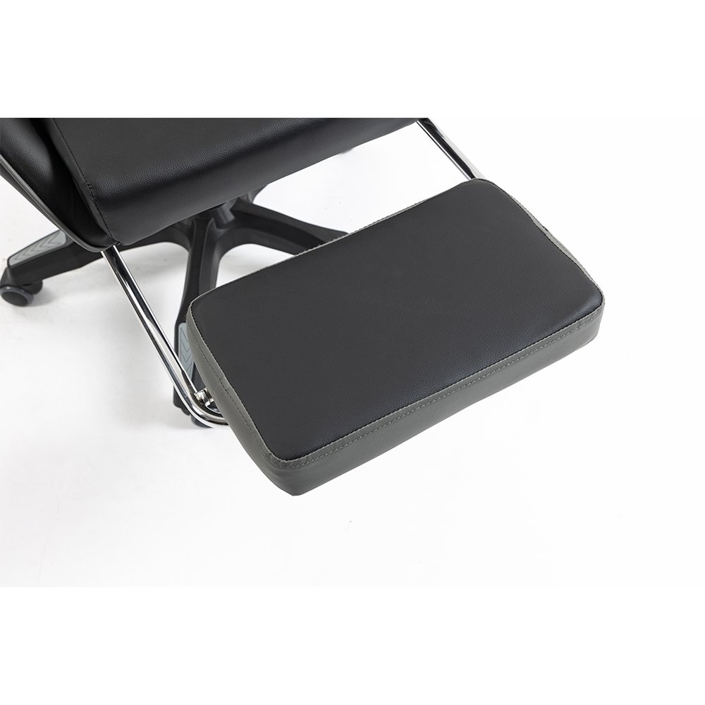 Imagem 6 de 16 do produto Cadeira Gamer Rise Mode X06, Ângulo Ajustável, Até 120Kg, Apoio Para os Pés Retrátil, Preto e Cinza - RM-CG-X06-BG