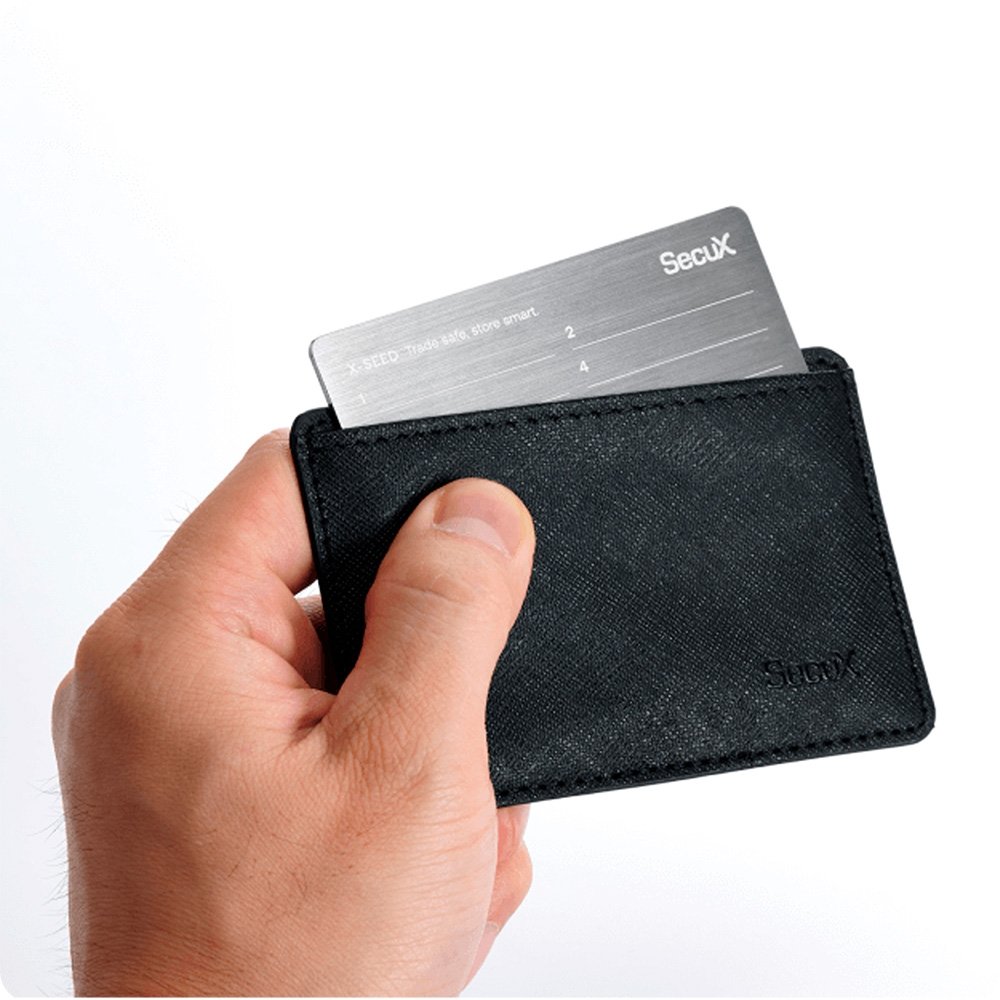 Imagem 3 de 10 do produto Placa de Recuperação SecuX X-SEED PLUS, Alumínio Aeroespacial, Backup de 24 Palavras, Resistente a Fogo e Água, Prata - 98-100-000200