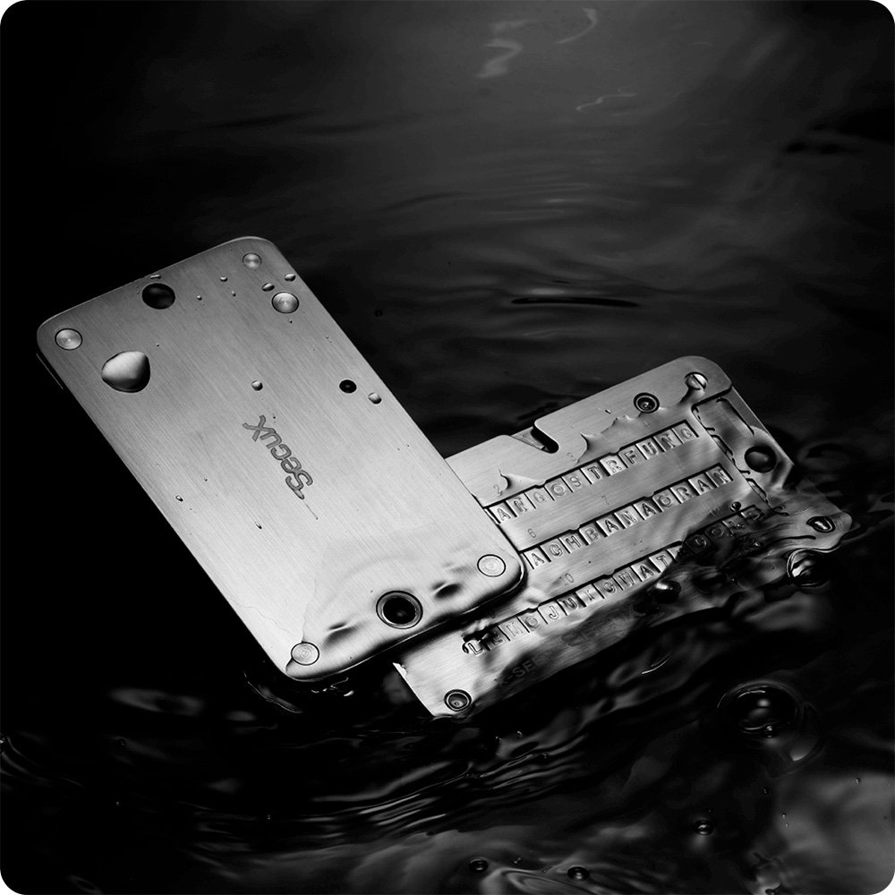 Imagem 11 de 15 do produto Placa de Recuperação SecuX X-SEED PRO, Alumínio Aeroespacial, Backup de 3x24 Palavras, Resistente a Fogo e Água, Prata - 98-100-000301