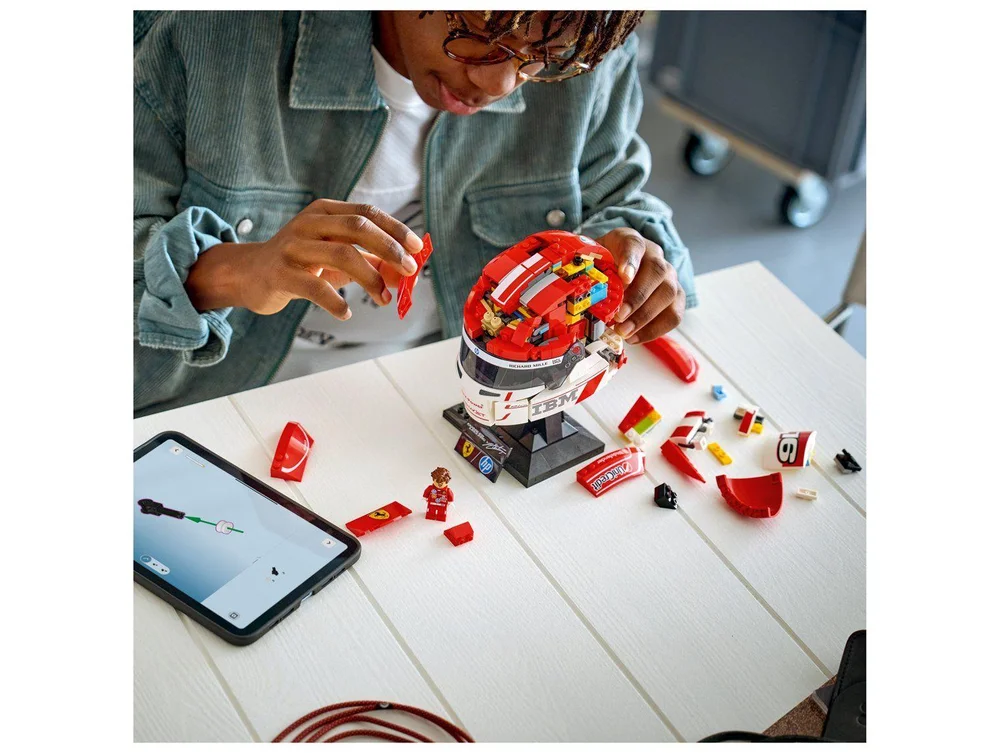 LEGO Editions Capacete Scuderia Ferrari HP - view 2