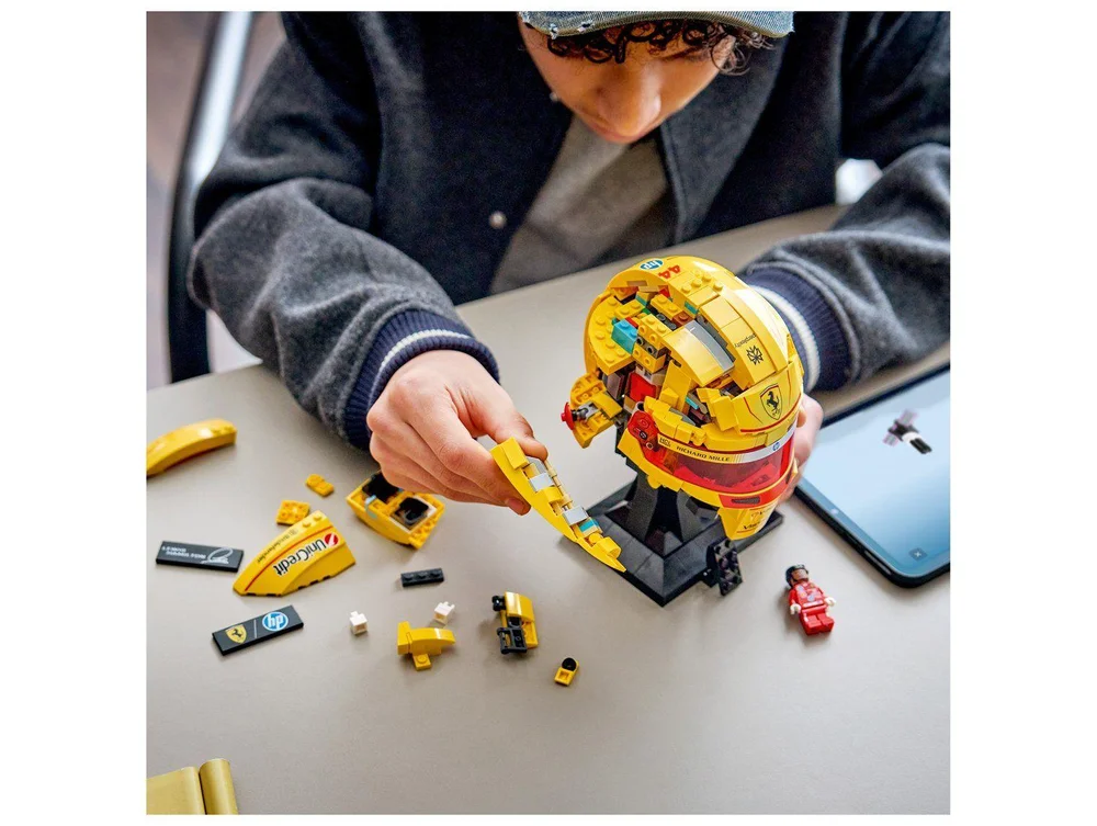 LEGO Editions Capacete Scuderia Ferrari HP - view 2