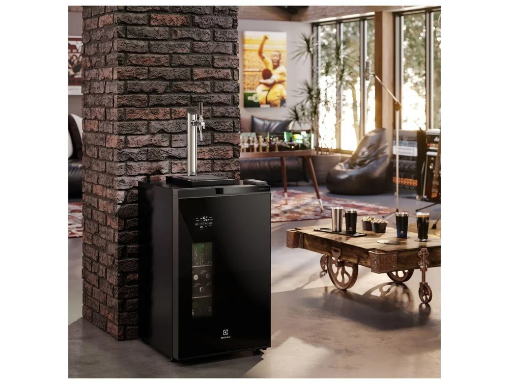 Cervejeira Electrolux Home Bar EB10C Vertical Preta 108,5L Frost Free