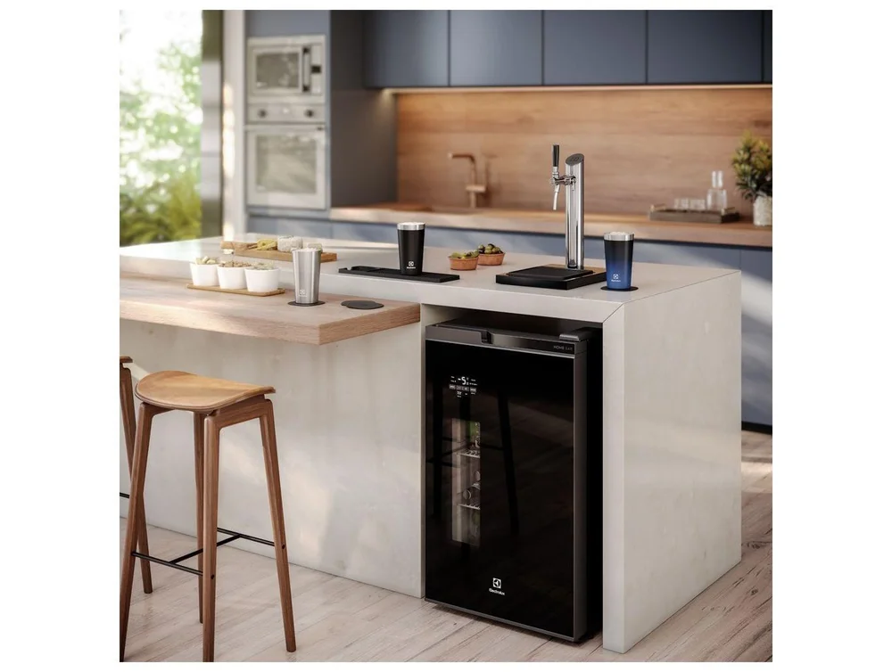 Cervejeira Electrolux Home Bar EB10C Vertical Preta 108,5L Frost Free - view 3
