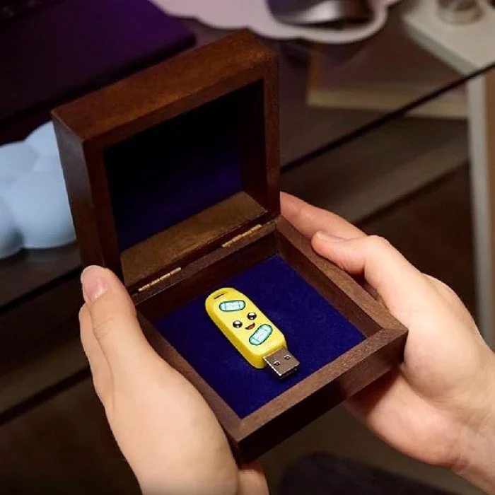 Imagem 5 de 5 do produto Pen Drive Sandisk Fortnite Peely Edition Usb 3.2 128GB Amarelo - Sdczif-128g-g46