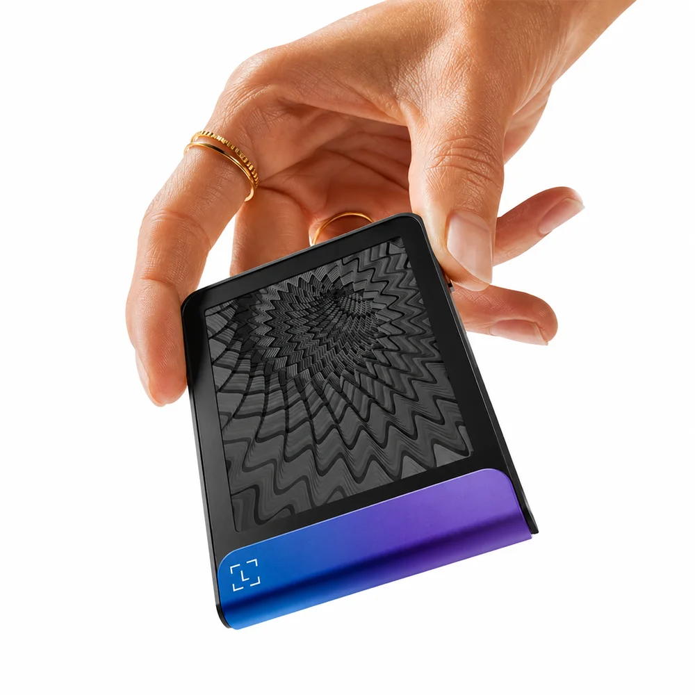 Imagem 3 de 5 do produto Ledger Flex — Hardware Wallet com Tela E Ink Touch, Bluetooth e USB-C — Carteira Cripto — Neptune Blue