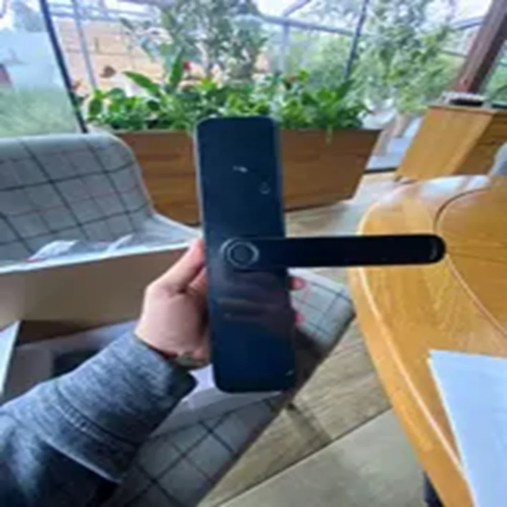 Imagem 2 de 5 do produto Fechadura Digital Inteligente Wi-fi Com Câmera Hd Visão Noturna Biometria Senha Cartão Rfid Ic App Tuya Smart