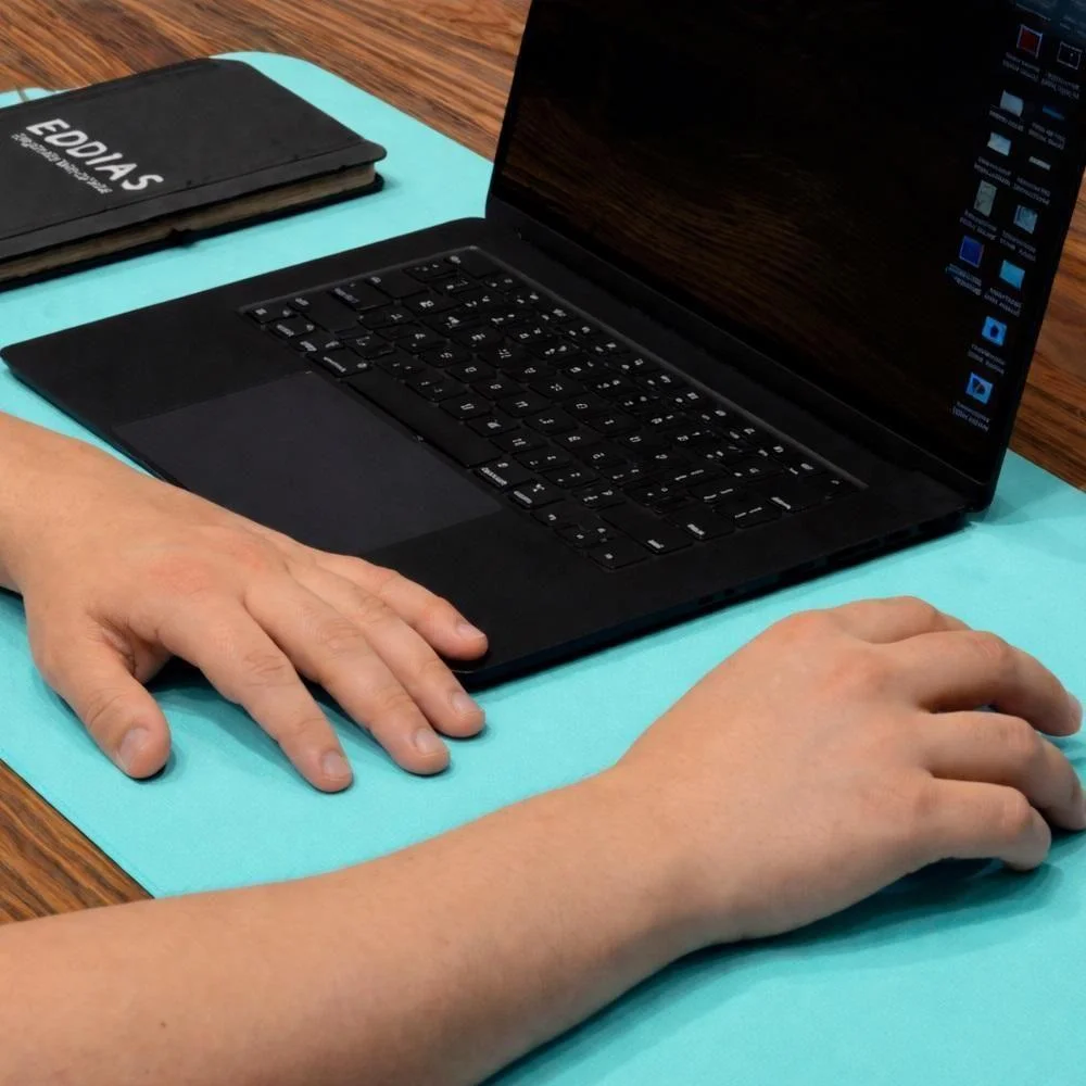 Imagem 2 de 5 do produto Mouse Pad Grande Mousepad 60x30 Azul Base Antiderrapante Superficie Lisa Bordas Reforcadas Pvc Yeet