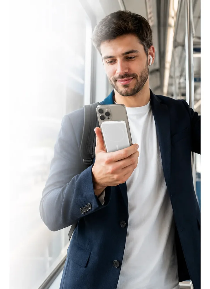 Imagem 3 de 5 do produto Power Bank Magnético Por Indução 10000mah – Carregador Portátil Sem Fio Cor:branco