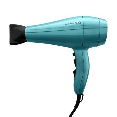 O secador de cabelo Kera-Shine 3D da Gama Italy conta com emissão de íons negativos que selam as cutículas, mantendo a umidade natural do cabelo, deix