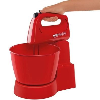 Fácil de usar, fácil de guardar, fácil de gostar! A Arno Facilita é ideal para o preparo de massas leves, chantilly, claras em neve e mousses. Além de