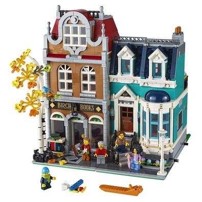 LEGO Creator Expert - LivrariaRecrie o charme de uma livraria de rua que você pode descobrir em qualquer vila ou cidade européia com este brinquedo de