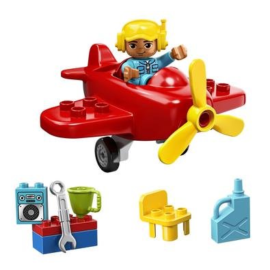 Deixe seu pequeno piloto chegar aos céus com um divertido avião !• Inclui uma figura piloto do LEGO® DUPLO®.• Apresenta um avião vermelho e uma pequen
