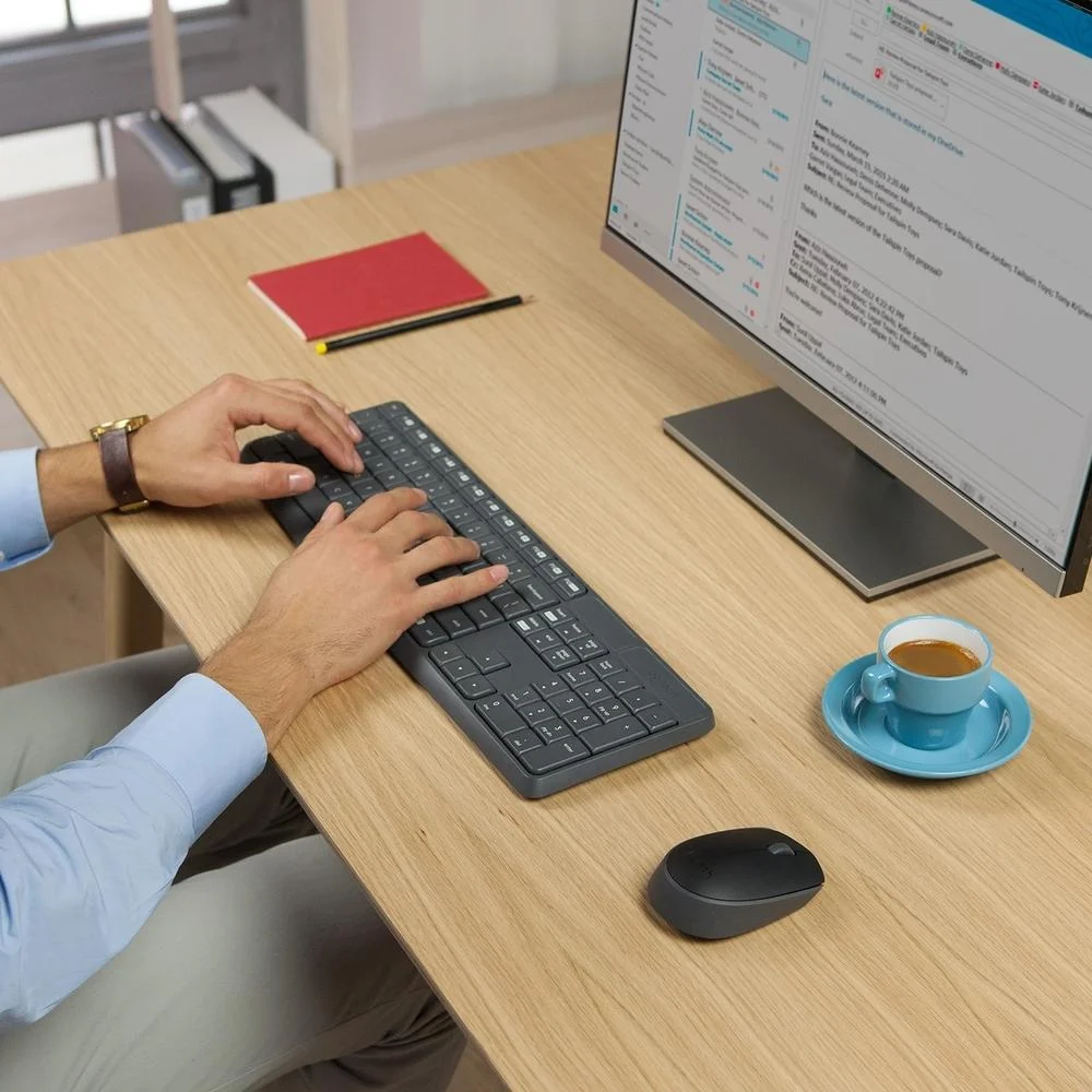 Imagem 5 de 5 do produto Teclado E Mouse Sem Fio Logitech Mk235, Layout ABNT2, USB, Preto E Cinza - 920-007903