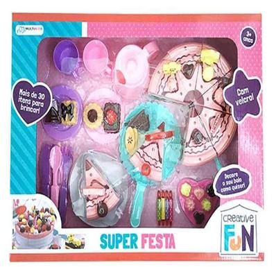 Com Creative Fun Super Festa você pode fazer uma festa super divertida para seus amigos! Decore o bolo e os docinhos como quiser! Quer um pedaço? Com