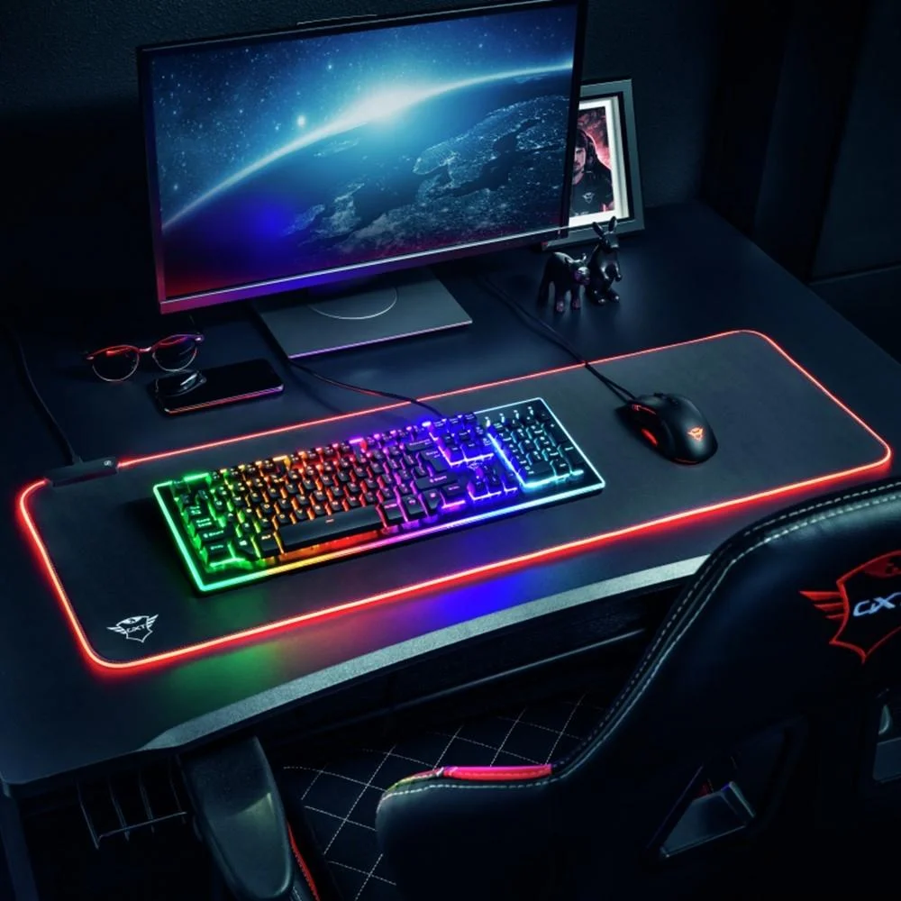 Imagem 2 de 5 do produto Mouse Pad Trust, Gxt764, Led Rgb, Extra Grande, 93cmx30cm, Preto.