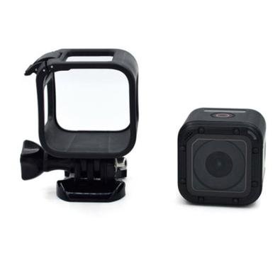 O suporte da armação Frame / Moldura para GoPro é uma ótima opção para transportar e utilizar sua câmera de forma leve, segura, discreta e compacta. C