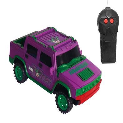Os personagens da Liga da Justiç,a estã,o em uma grande aventura! Com os Veí,culos Power Drives a brincadeira vai ficar muito mais divertida! Estes se