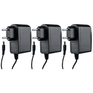 A fonte EF 1202 é projetada para dispositivos 12 V com consumo de até 2 A. Ela possui proteção contra curto-circuito e sobrecarga, prevenindo danos de
