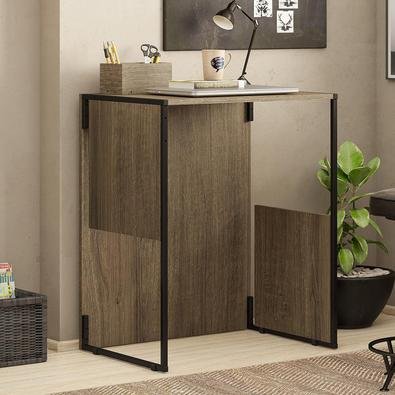 Precisa de uma mesa de estudos ou uma mesa para notebook? E se ela puder virar uma mesa de centro també,m? Inteligente e prá,tica, traz como soluç,ã,o
