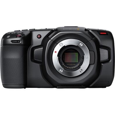 A CÂMERA BLACKMAGIC DESIGN POCKET CINEMA 4K possui um sensor de 4/3 "para capturar até 4096 x 2160 imagens DCI 4K a taxas de até 75 qps em uma varieda