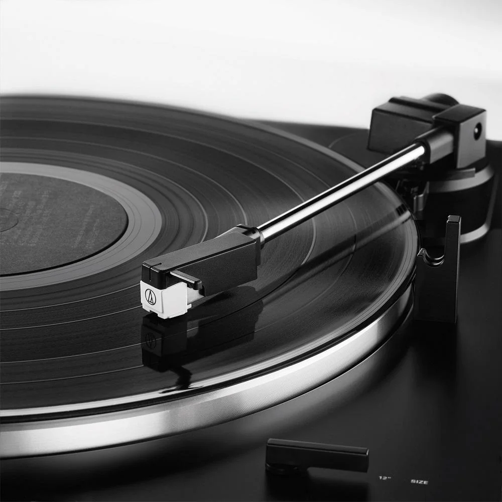 Imagem 2 de 5 do produto Vitrola Toca Discos Audio-technica, Bluetooth 5.0, Sem Fio, Automático, Bivolt, Preto, Rca - At-lp60xbt-bk