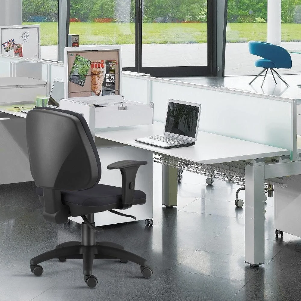 Imagem 4 de 5 do produto Cadeira Giratória Lyam Decor Escritório Job L02, Executiva Ergonômica, Couro Sintético, Suporta até 120 kg, Preto