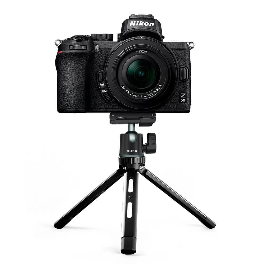 Imagem 3 de 5 do produto Tripé Telesin TE-TRP-005, Para Celular, E Câmeras DSLR, Com Estrutura em Alumínio, Preto com Cinza