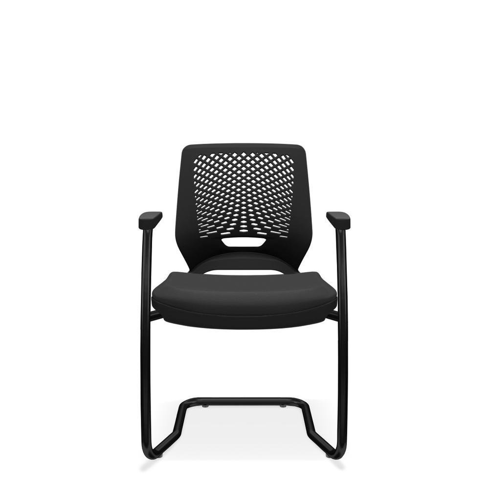 Imagem 2 de 5 do produto Cadeira Office Plaxmetal Fixa, Aproximação Beezi, Base Preta Em S, Com Braços, Couro