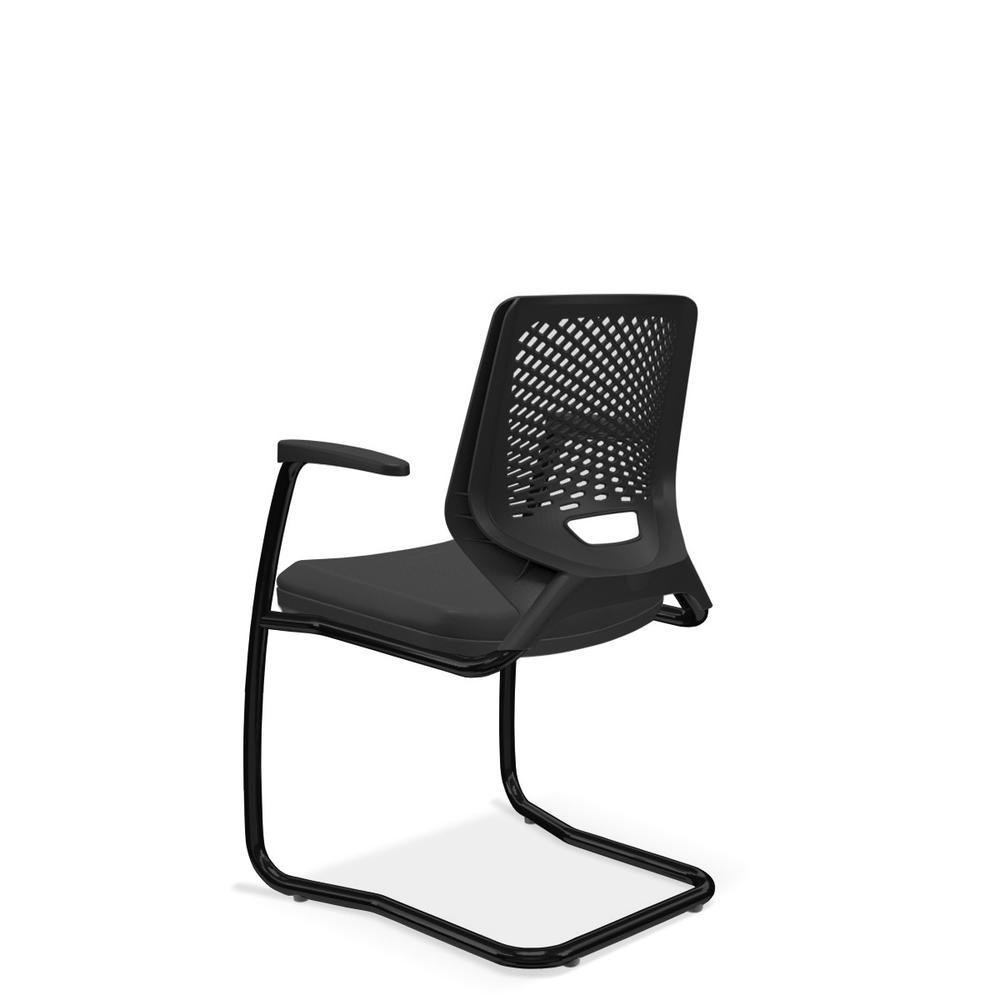 Imagem 4 de 5 do produto Cadeira Office Plaxmetal Fixa, Aproximação Beezi, Base Preta Em S, Com Braços, Couro