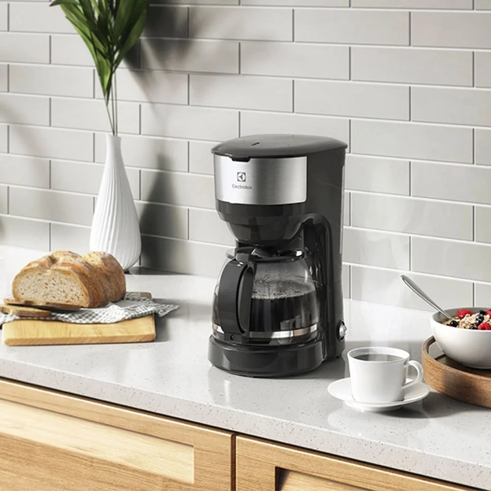 Cafeteira Elétrica Electrolux, Efficient Ecm20 Inox 127v. Cafeteira Elétrica Electrolux, Efficient Ecm20 Inox 127v.